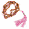 Mala para Yoga Rudraksha y cuarzo rosa - borla rosa 108 cuentas