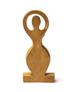 Estatua de diosa color cobre para yoga