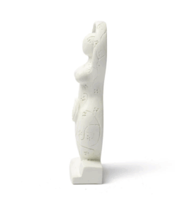 Estatua de diosa blanca para yoga