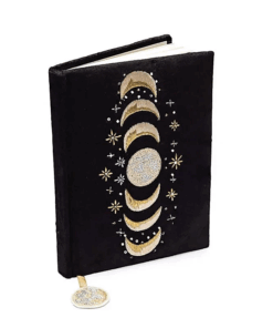 Cuaderno de terciopelo negro con fases lunares