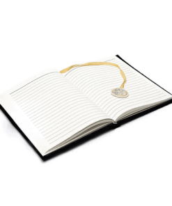 Cuaderno de terciopelo negro con fases lunares