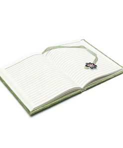 Cuaderno de terciopelo verde con trébol de cuatro hojas para yoga