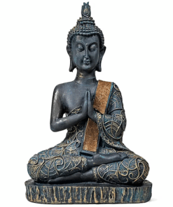 Estatua de Buda rezando acabado antiguo tailandés para yoga