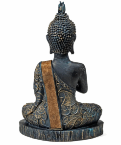 Estatua de Buda rezando acabado antiguo tailandés para yoga